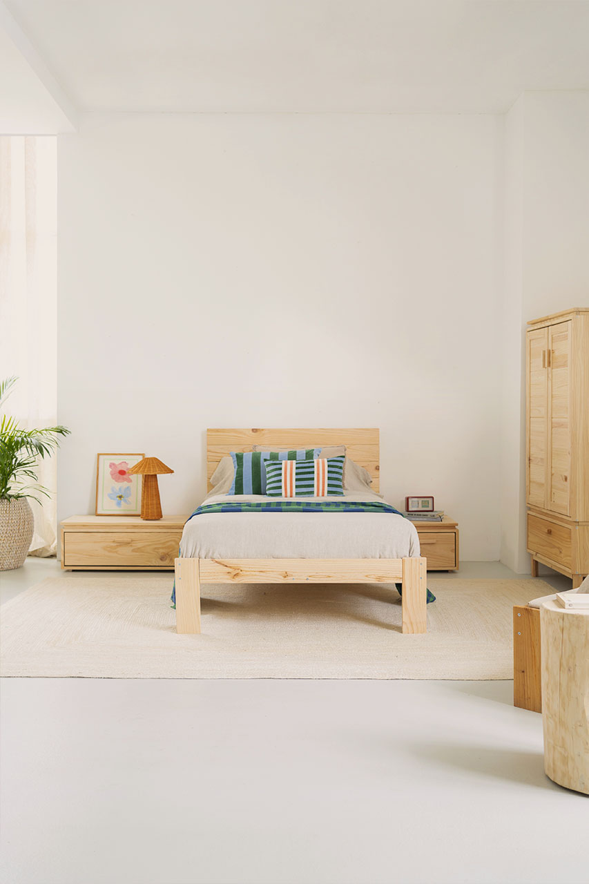 Imagen de ambiente 2 para:Cama individual de madera natural